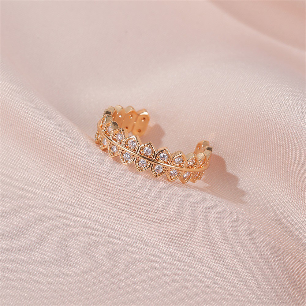 Nhẫn Hợp Kim Hình Rắn Đính Đá Độc Đáo