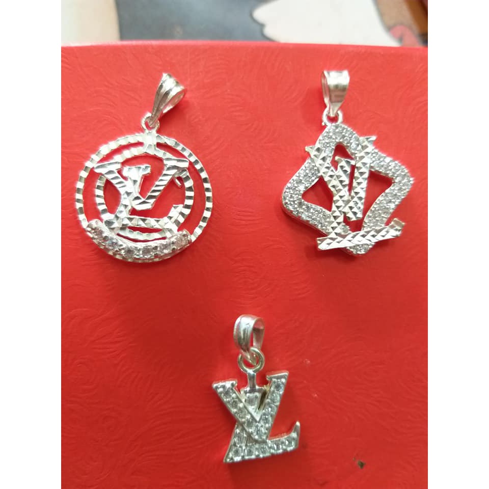 Mặt dây chuyền bạc LV