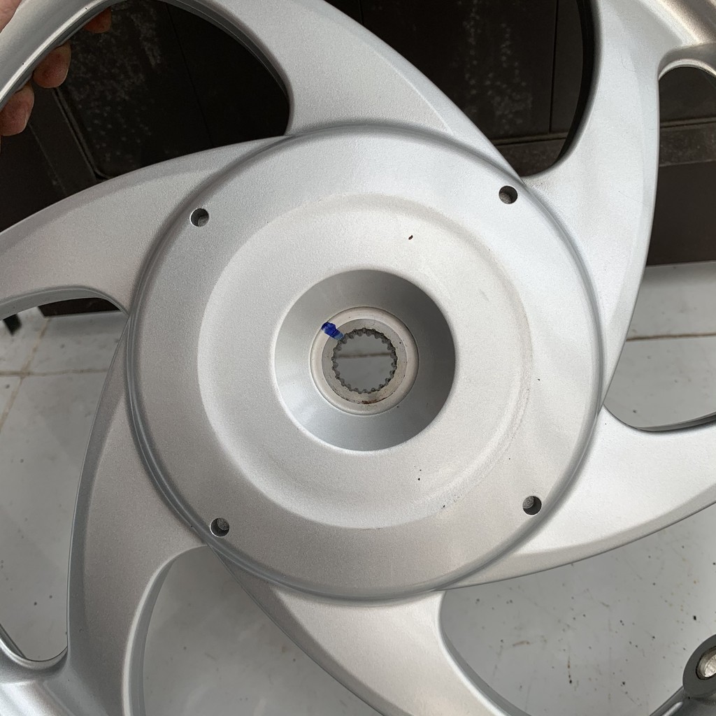 Mâm (vành) đúc trước xe VISION và AirBlade | Air Blade FI 6 nan màu bạc zin chính hãng Honda