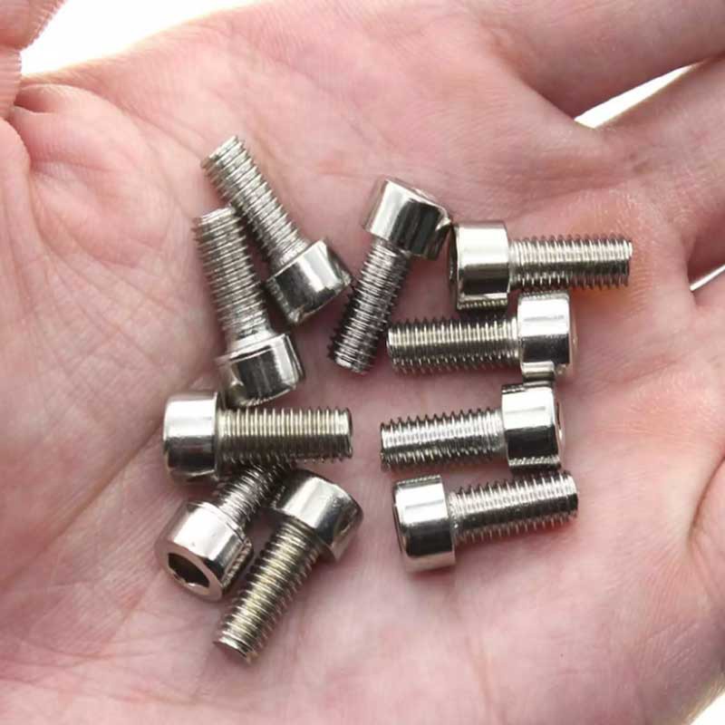 Ốc gắn bình nước xe đạp lục giác Inox M5 chuyên dùng cho xe đạp thể thao