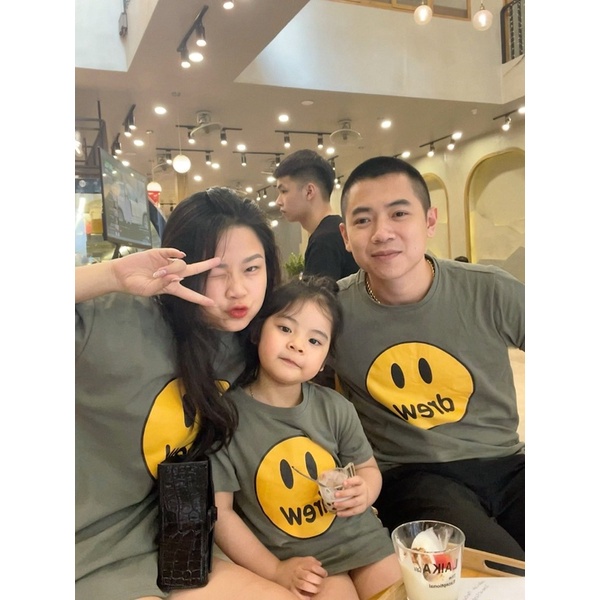 ÁO PHÔNG GIA ĐÌNH HÌNH MẶT CƯỜI MÀU XANH RÊU CHO BỐ - MẸ - CON
