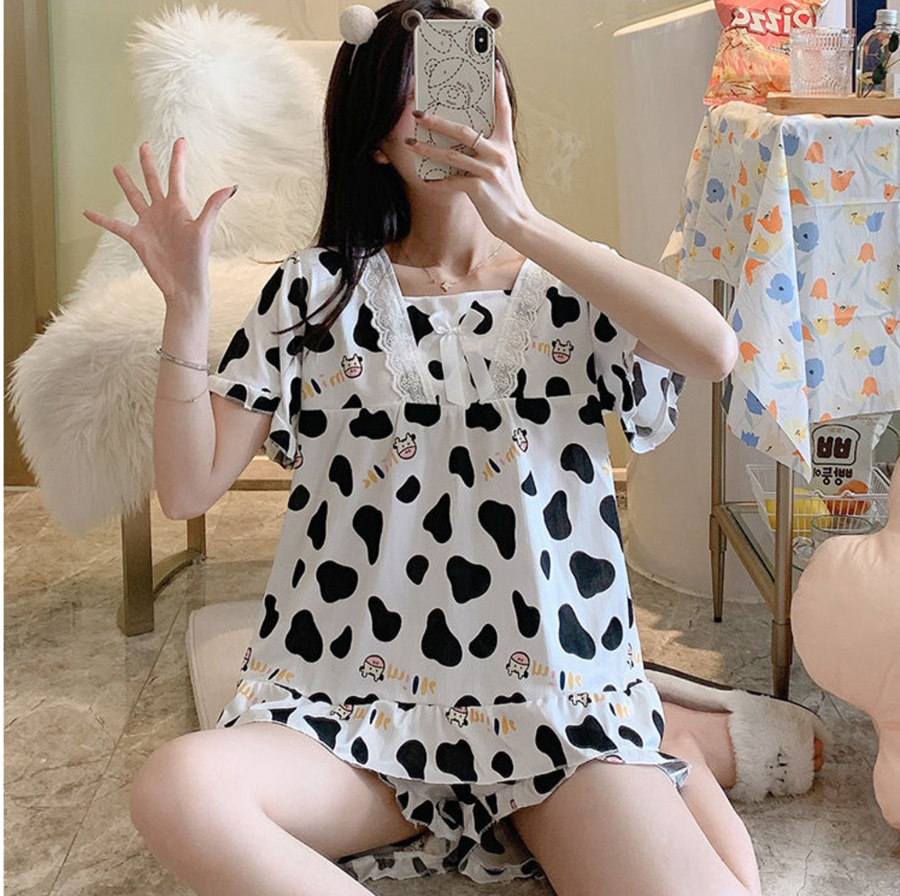 Bộ Đồ Ngủ Ngắn Tay In Họa Tiết Bò Sữa Xinh Xắn Dành Cho Nữ