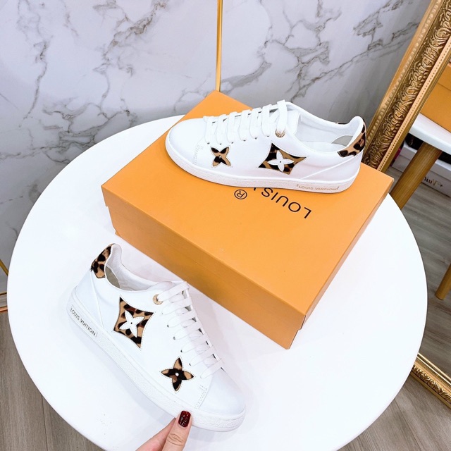 Sneaker hoạ tiết