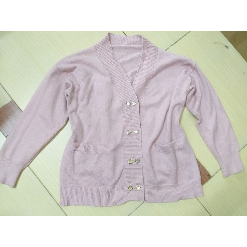 Áo khoác len Cardigan màu hồng baby free size thanh lý