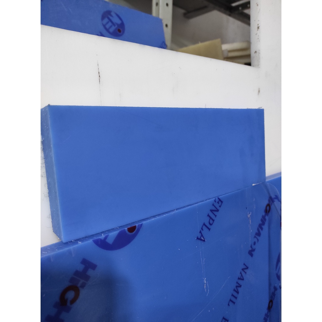 Tấm nhựa MC Hàn Quốc màu xanh 30x95x260mm