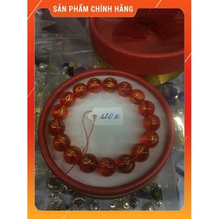 Vòng tay khắc kinh phật.