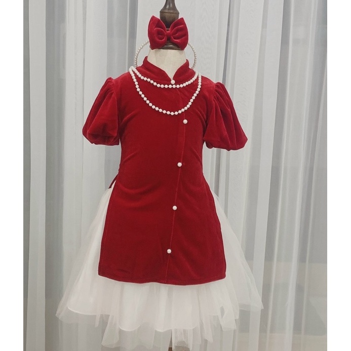 Áo dài cách tân nhung đỏ tay rủ xinh xắn cho bé gái
