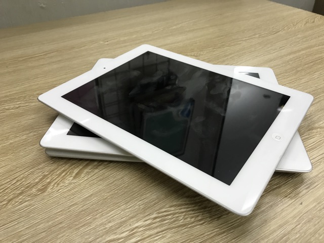 iPad 2 3G+wifi xách tay nguyên zin(cho xem hàng trước khi nhận)