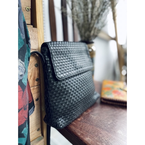 SALE- túi si da thật đan màu đen