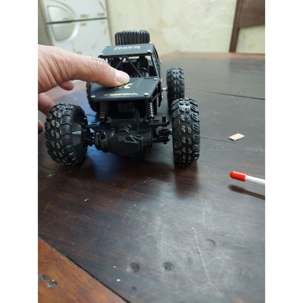 Xe điều khiển từ xa Rock Crawler vỏ kim loại, 2 cầu truyền động, sóng 2.4Ghz tầm xa trên 80m