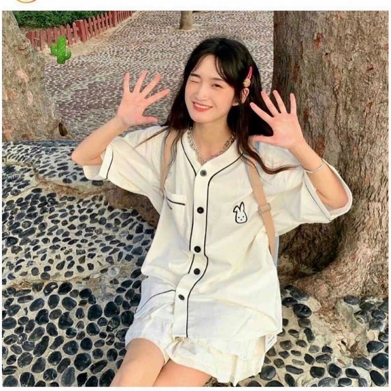 Áo Sơ Mi From rộng lô gô thêu dễ thương áo kiểu nữ tay ngắn cổ V chất kate mền mịn alohashop91