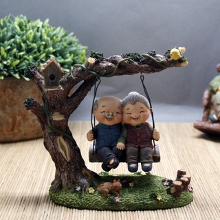Tượng ông bà lão để bàn ngồi xích đu
