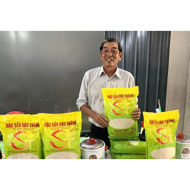 Gạo ST25 đóng gói 5kg của DNTN Hồ Quang Trí nhà bác Cua - Gạo ngon nhất thế giới