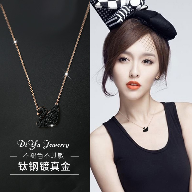 SWAROVSKI Bộ Vòng cổ + Bông Tai Bằng Thép Titan Hình Thiên Nga Trắng Đen Không Phai Thời Trang Cho Nữ