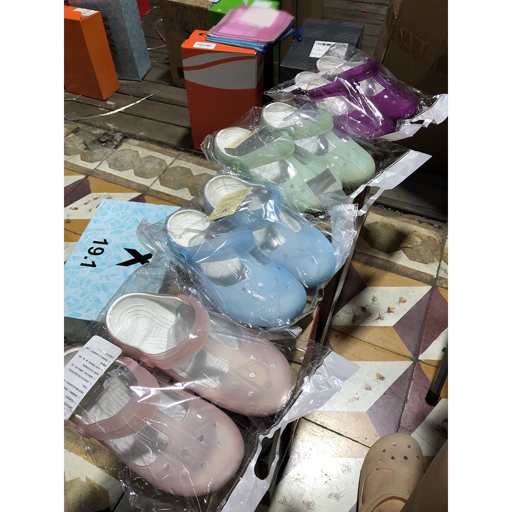 WZZ Dép Crocs Đế Bằng Chống Trượt Kiểu Dáng Đơn Giản Thời Trang Đi Biển Dành Cho Nữ
