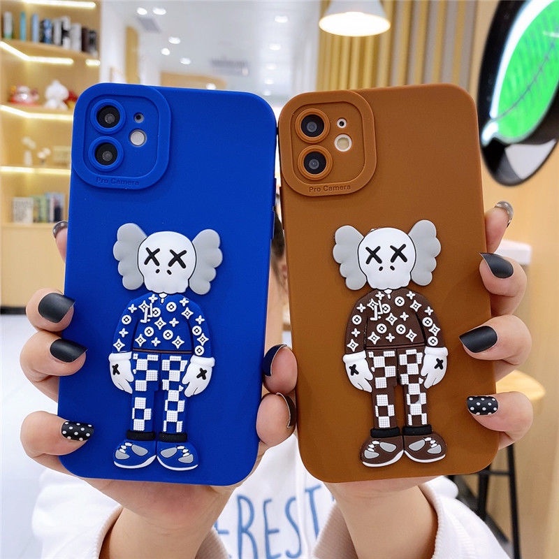 Ốp lưng iphone cạnh vuông bvc gắn kaws 7plus x xsmax 11 11promax 12 12pro 12promax 13 13pro 13proma DT13