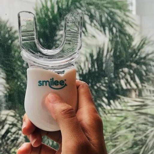 Đèn LED  làm trắng răng Smilee - Giải 1 Startup 2018