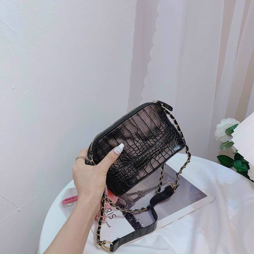 Túi xách nữ đeo chéo hobo màu đen da vân Hot Trend 2022