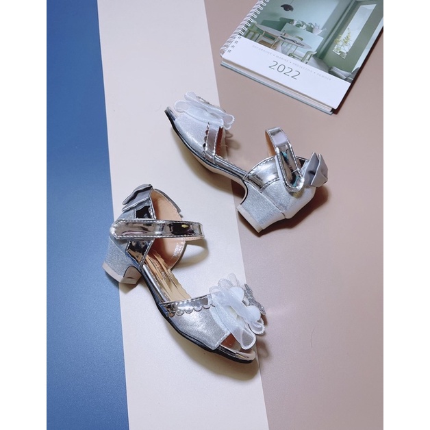 Giày cao gót trẻ em