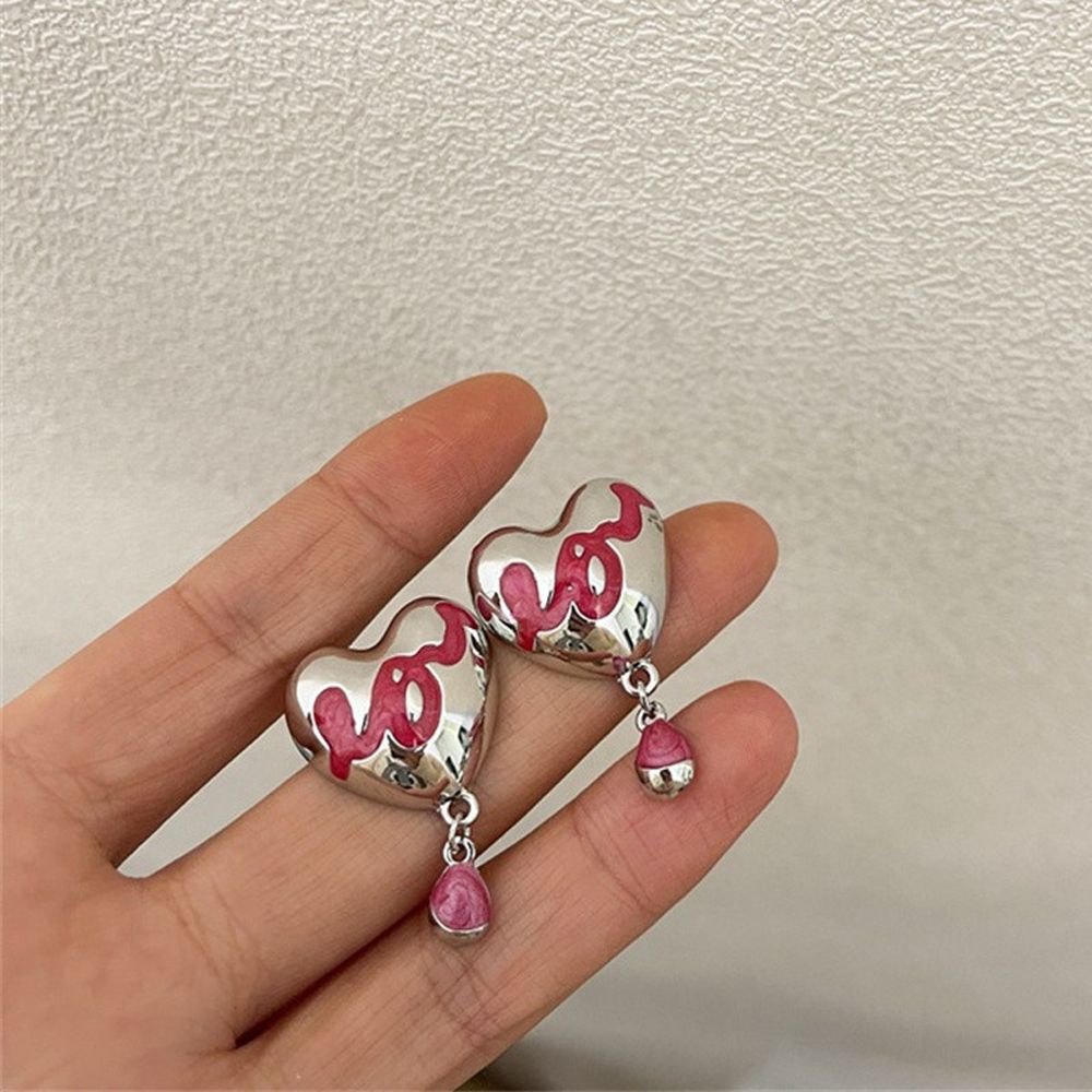 Khuyên tai hình trái tim phối tua rua cá tính cho nữ