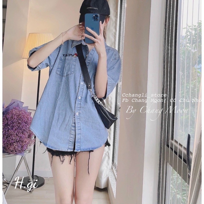 Áo sơ mi jean thêu mickey màu bò xanh cổ bẻ dáng thụng rộng cúc đồng bấm cá tính