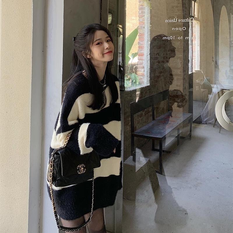 Áo Len Lông kẻ ngang đen trắng basic chùm mông