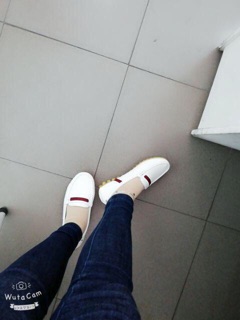 Giày moca viền đỏ