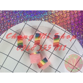 Charm bánh dâu cầu vồng
