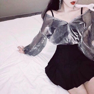 Áo sơ mi bạc chân váy đen