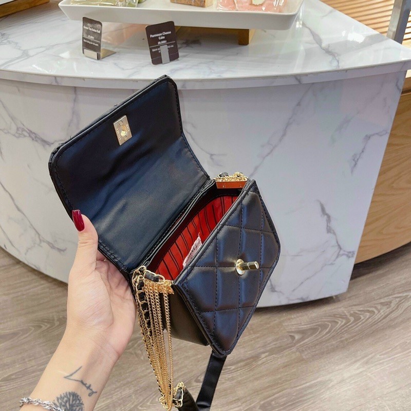 [HOT HIT] Túi CN ngọc trinh nhiêu xích lót đỏ có in dập logo(da bao mềm nhé)b | BigBuy360 - bigbuy360.vn