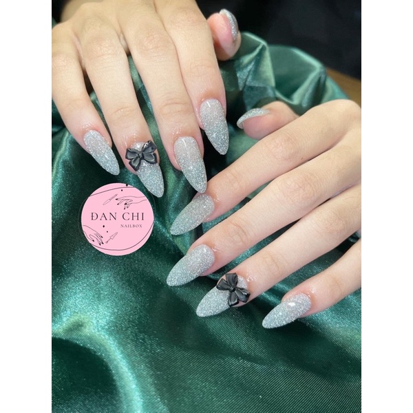 Nailbox móng úp  thiết kế sẵn mẫu Nhũ Flash Bạc Charm Nơ