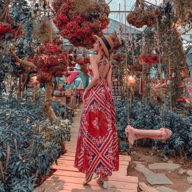 Váy thổ cẩm hở lưng (300 + 5k phí shopee )