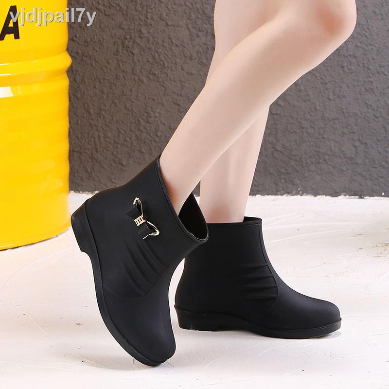 ( rẻ mà chất lượng)Giày đi mưa bốn mùa, thời trang nữ, chống nước ngoài, ủng ngắn, thấp cổ, có lót lông cừu, cao su ống