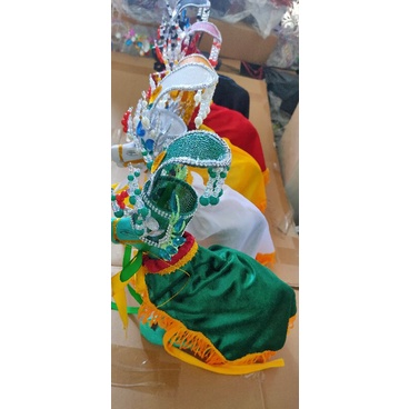 Tượng 5 ông ngựa và áo mão.