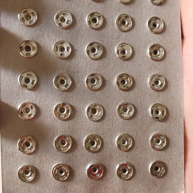Sỉ 10 vỉ cúc bấm