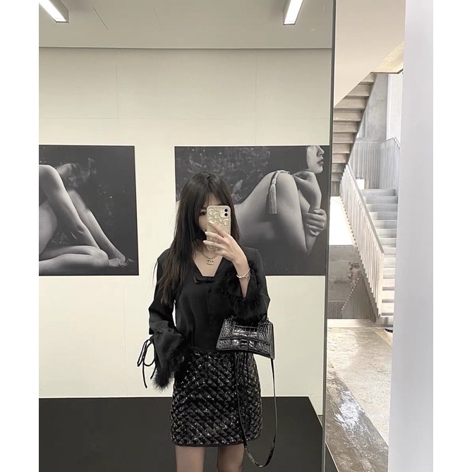 ÁO SƠ MI LỤA NỮ PHỐI LÔNG VŨ ĐEN PHONG CÁCH SANG TRỌNG CHIC GIRL