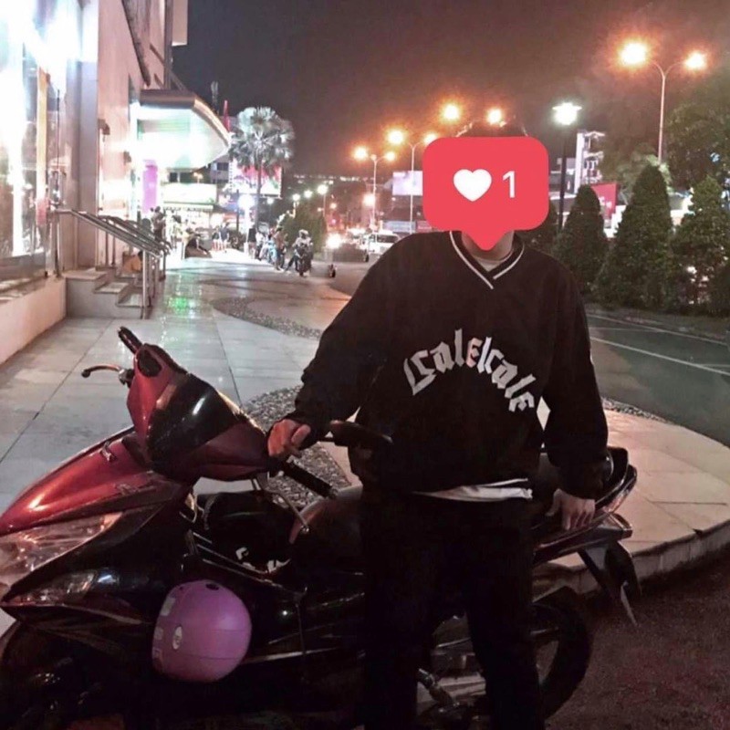ÁO NỈ VIỀN ĐEN VIỀN VÀNG