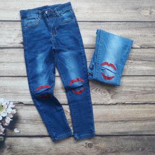 Quần jeans dài bé gái co giản hình thêu - follow quần shop quần jeans bé gái