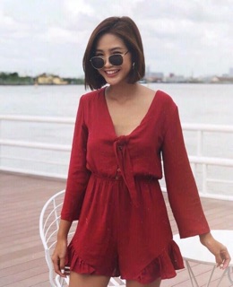 Jum đỏ nơ ngực
