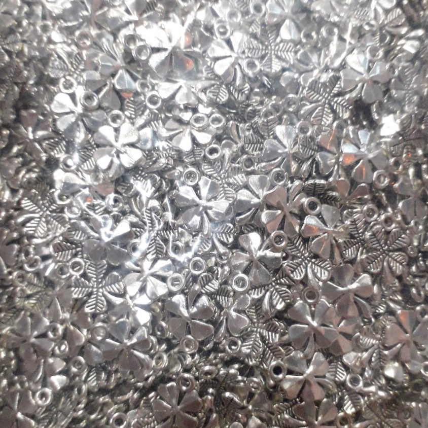 nguyên liệu charm giá sỉ : 50 gram giá 25k / 1 gói