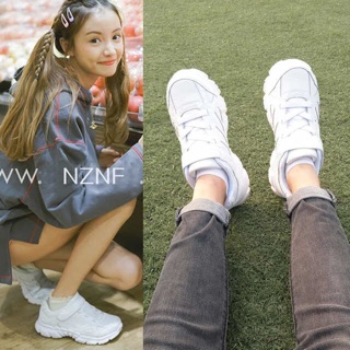 Giày sneaker trắng