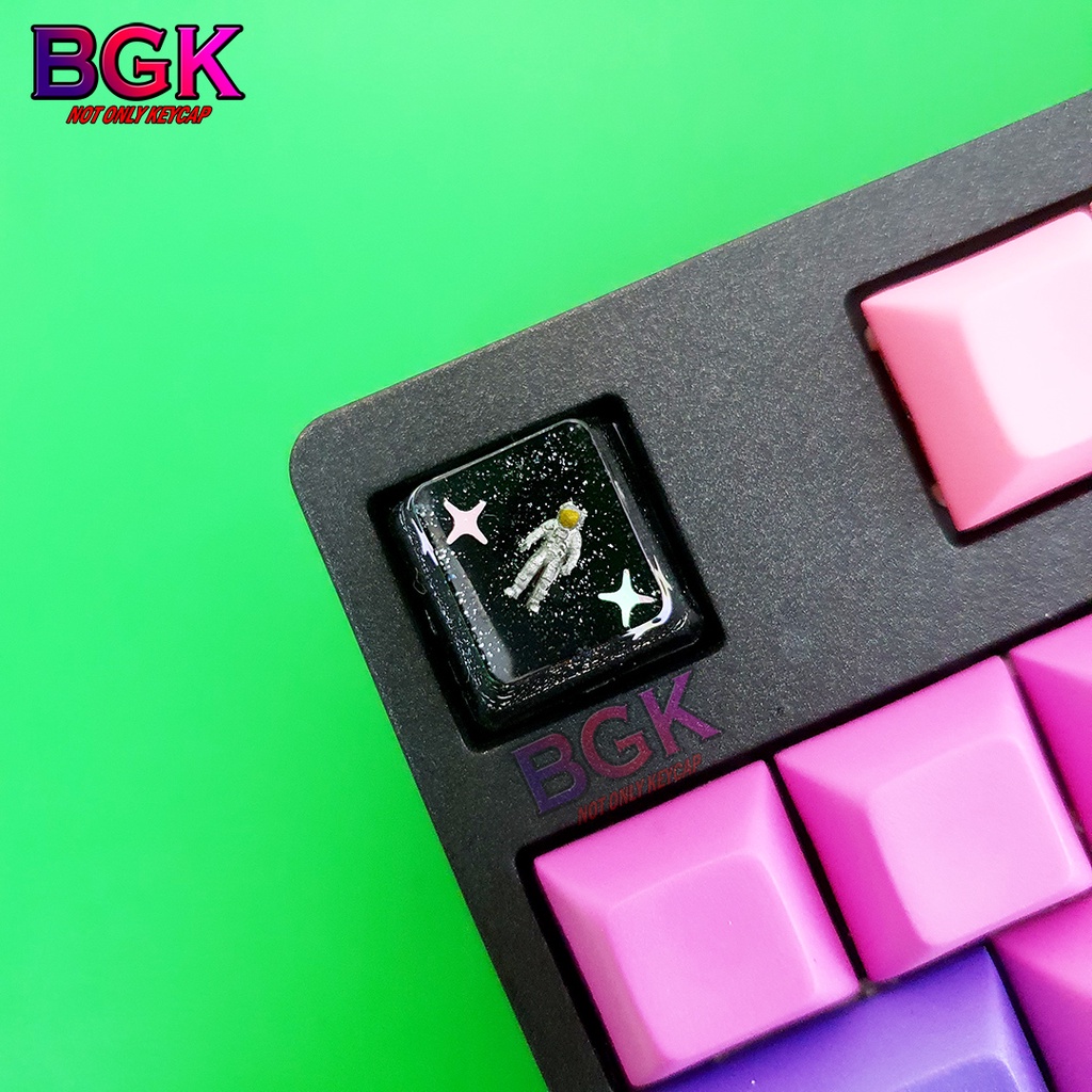Keycap Lẻ hình Phi hành gia bay ngoài vũ trụ OEM profile