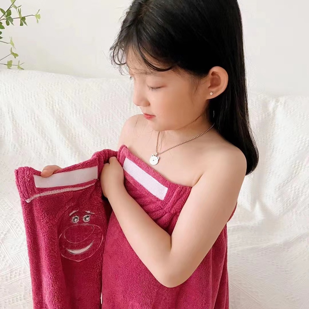 Bộ 2 Khăn Tắm Dạng Váy Bằng Lông Cừu San Hô Thấm Hút Nhanh Họa Tiết Gấu Và Dâu Tây