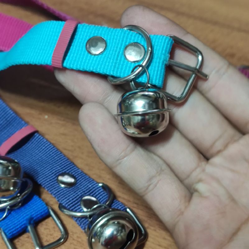 Vòng cổ chó mèo có chuông 2cm x 35cm.
