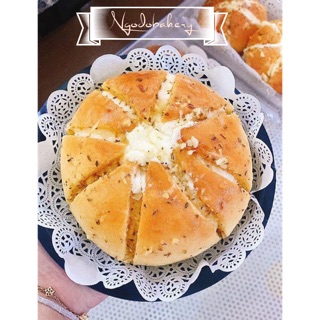 Bánh Mì Bơ Tỏi Sốt Phô Mai