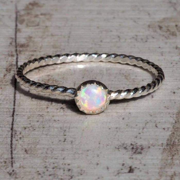 Nhẫn đính hôn khảm đá opal nhiều kích cỡ sang trọng