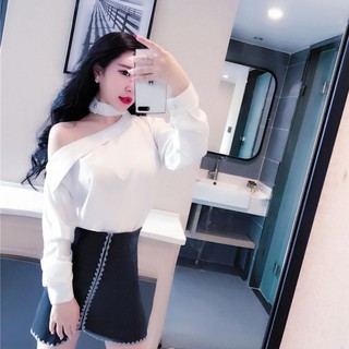 Áo sơmi trắng lệch vai dài tay nữu thần-Ord