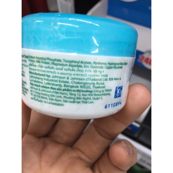 Kem nẻ Johnson Baby chống khô nẻ mùa đông cho bé 50g