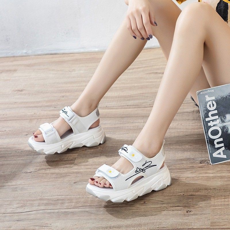 (2 MÀU) Sandal nữ thời trang Ulzang 2 quai ngang hoa cúc 2 màu đế cao siêu êm