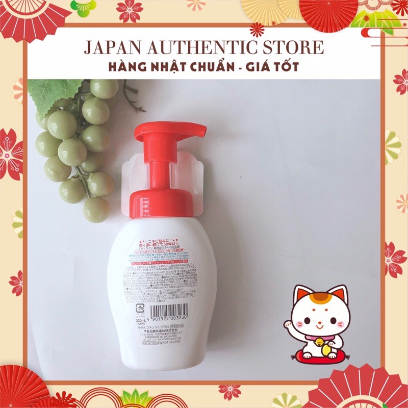 Sữa rửa mặt hỗ trợ giảm mụn Cow Skin Life Nhật Bản
